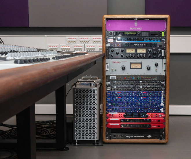 Focusrite Resonance Photo1