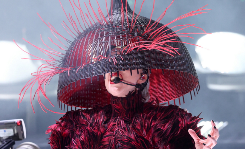 Shure GrammyAwards LadyGaga c KevinMazur GettyImages